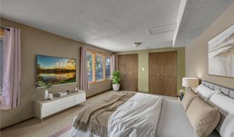 101 Hidden Meadow Ct, Apple Valley, MN 55124