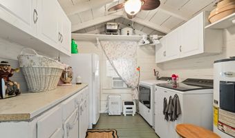 8916 Eastwood Dr, Abbeville, LA 70510