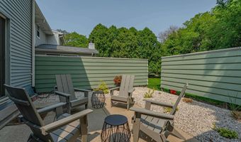 32 Whitcomb Cir, Madison, WI 53711