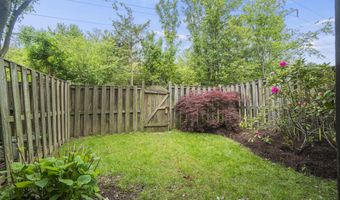 7424 GADSBY Sq, Alexandria, VA 22315