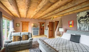 42 Hondo Seco Rd, Arroyo Hondo, NM 87513