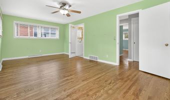 1040 E MOORPARK Ave, Appleton, WI 54911