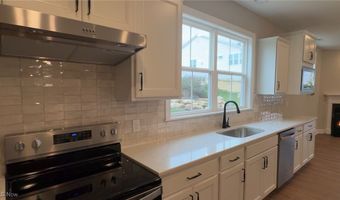 913 Arthur Trl, Aurora, OH 44202