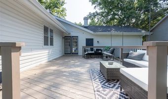 531 Charoak Dr, Ballwin, MO 63021