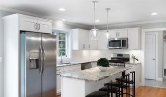 42 E Lantern Rd, Lincoln, RI 02865