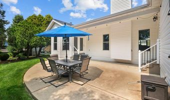 1136 New Ballwin Oaks Dr, Ballwin, MO 63021