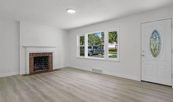 7025 Greenholly Dr, Affton, MO 63123