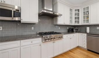 42 Camden Rd, Narragansett, RI 02882