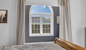 40 Hillview Dr, Bangor, ME 04401