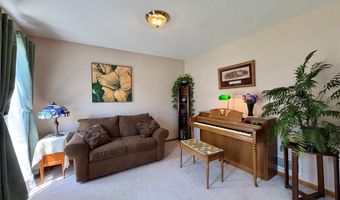 6701 Three Lakes Pkwy, Des Moines, IA 50320