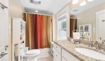 121 Commonwealth Ave, Warwick, RI 02886