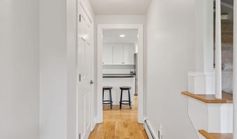 2 Winsome Lea Rd, Falmouth, ME 04105