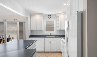 45 W 19th St, Avalon, NJ 08202