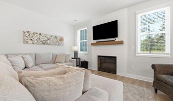 166 Fontana Lake Rd, Aberdeen, NC 28315
