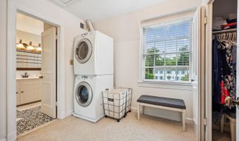 7600 CHARLESTON Dr, Bethesda, MD 20817
