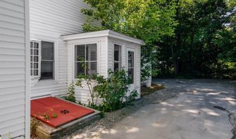 11 Kossuth St, Bangor, ME 04401