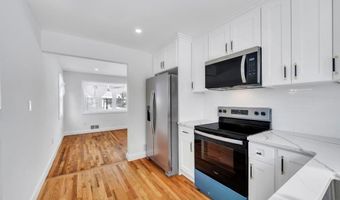 33 Silverpine Dr, Amityville, NY 11701