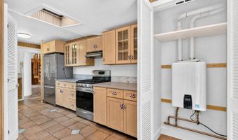 207 Pawson Rd, Branford, CT 06405