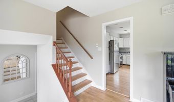 219 W Appletree Ln, Arlington Heights, IL 60004