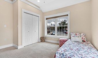 54 Loomis St 2202, Bedford, MA 01730