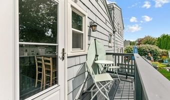 41 Perry Ave, Middletown, RI 02842