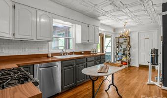 8 Sunny Ridge Dr, Asheville, NC 28804