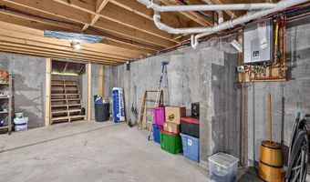 625 Mcgrath Pond Rd, Belgrade, ME 04917