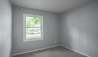 325 W 61ST Pl, Davenport, IA 52806