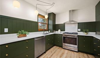 953 Redwood Dr, Apple Valley, MN 55124