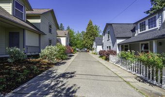 923 Bellview Ave 1, Ashland, OR 97520