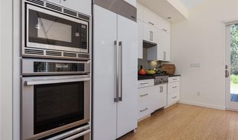 621 E Shore Rd, Jamestown, RI 02835
