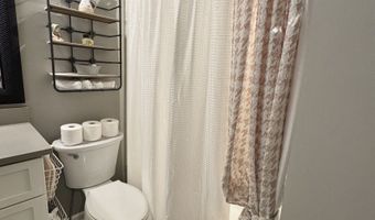 7327 Oak Knoll Dr, Indianapolis, IN 46217