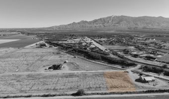 Split 2 Bomza Way, Central, AZ 85531