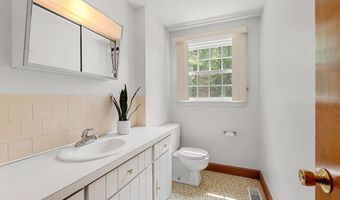 6 Lancaster Pl, Andover, MA 01810