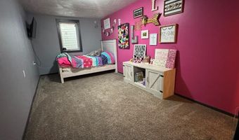 807 6th St, Aurora, NE 68818