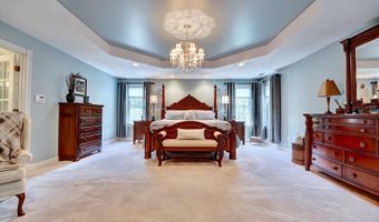 8 Meeting Rock Dr, Atkinson, NH 03811