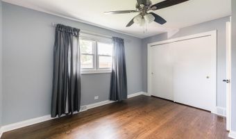 7 N Lincoln Ave, Addison, IL 60101