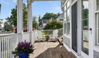 284 Shore Dr, Branford, CT 06405