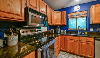 7673 Woodmere Dr 27, Athens, OH 45701
