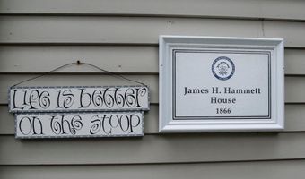 32 School St 3, Newport, RI 02840