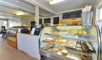 72 E Main Rd, Middletown, RI 02842