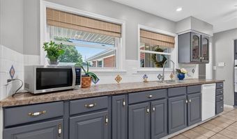 213 SE Roselawn Ave, Bartlesville, OK 74006