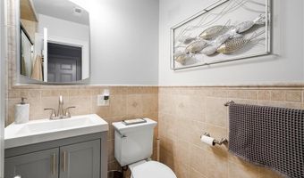 21 Starr Dr 207, Narragansett, RI 02882