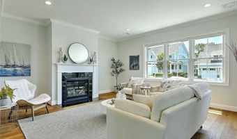 20 Kettle Point Ave, East Providence, RI 02914