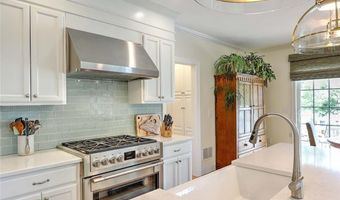 49 Walley St, Bristol, RI 02809