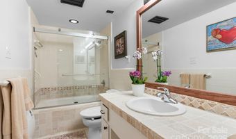 13 Kent Pl, Asheville, NC 28804