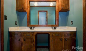 589 White Pines Cir, Camden, SC 29020