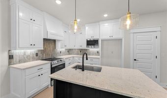 30 Benwick Ln, Bella Vista, AR 72714
