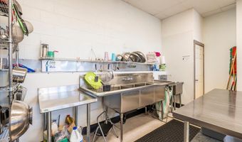 215 SE 10TH St, Bandon, OR 97411