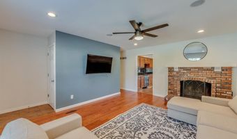 382 Cedar Run Dr, Ballwin, MO 63021